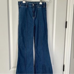 Abercrombie & Fitch High Waist Super Flare Jeans Size 2R EUC. Inseam approx 29”.
